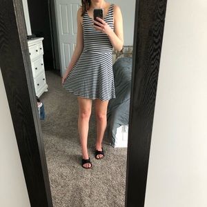 American Eagle gray and white dress